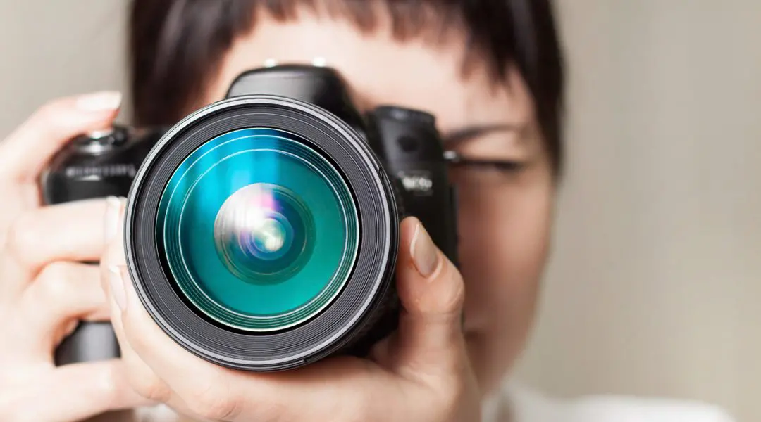 Dlaczego profesjonalny fotograf na wesele jest lepszy od amatora?